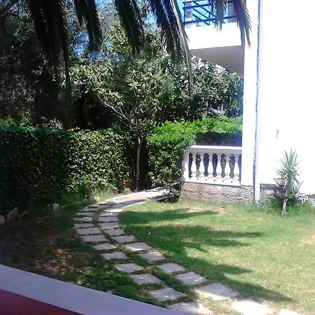 Hebes アパート カボス