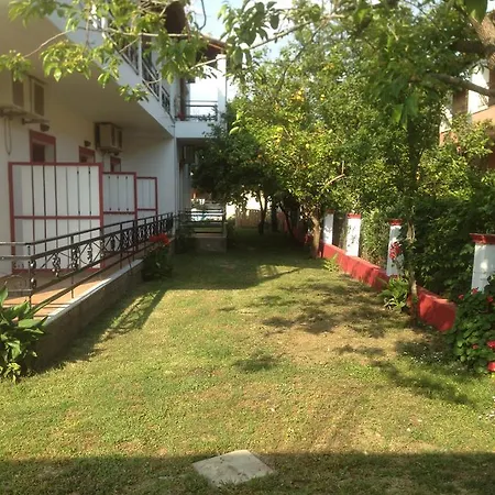 Hebes アパート カボス